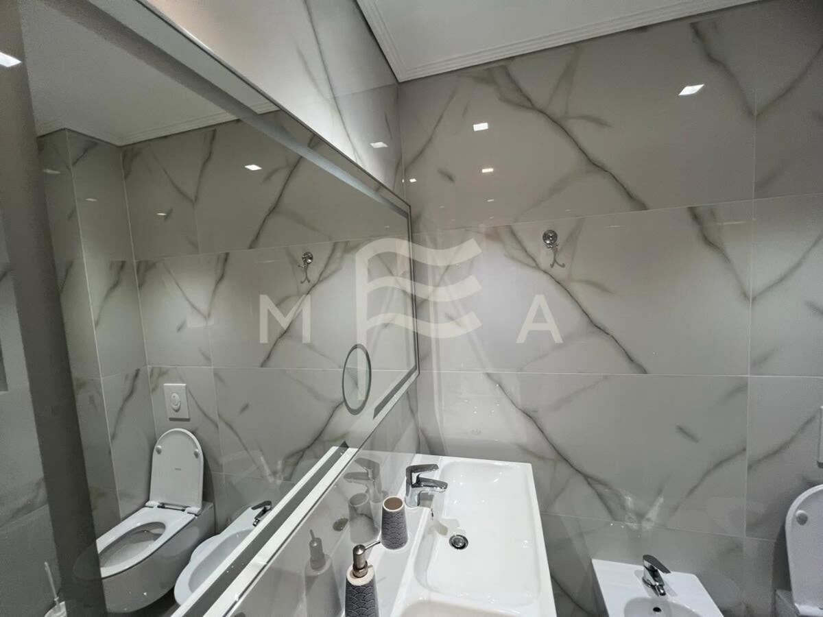 Yacht Club 573 Apartment Durres Exterior photo